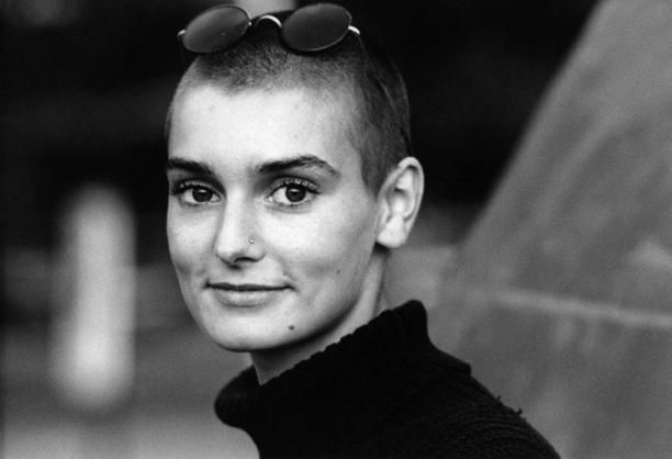 Sinéad O’Connor in de negentiger jaren. Bron / Michel Linssen / Redferns / Getty.