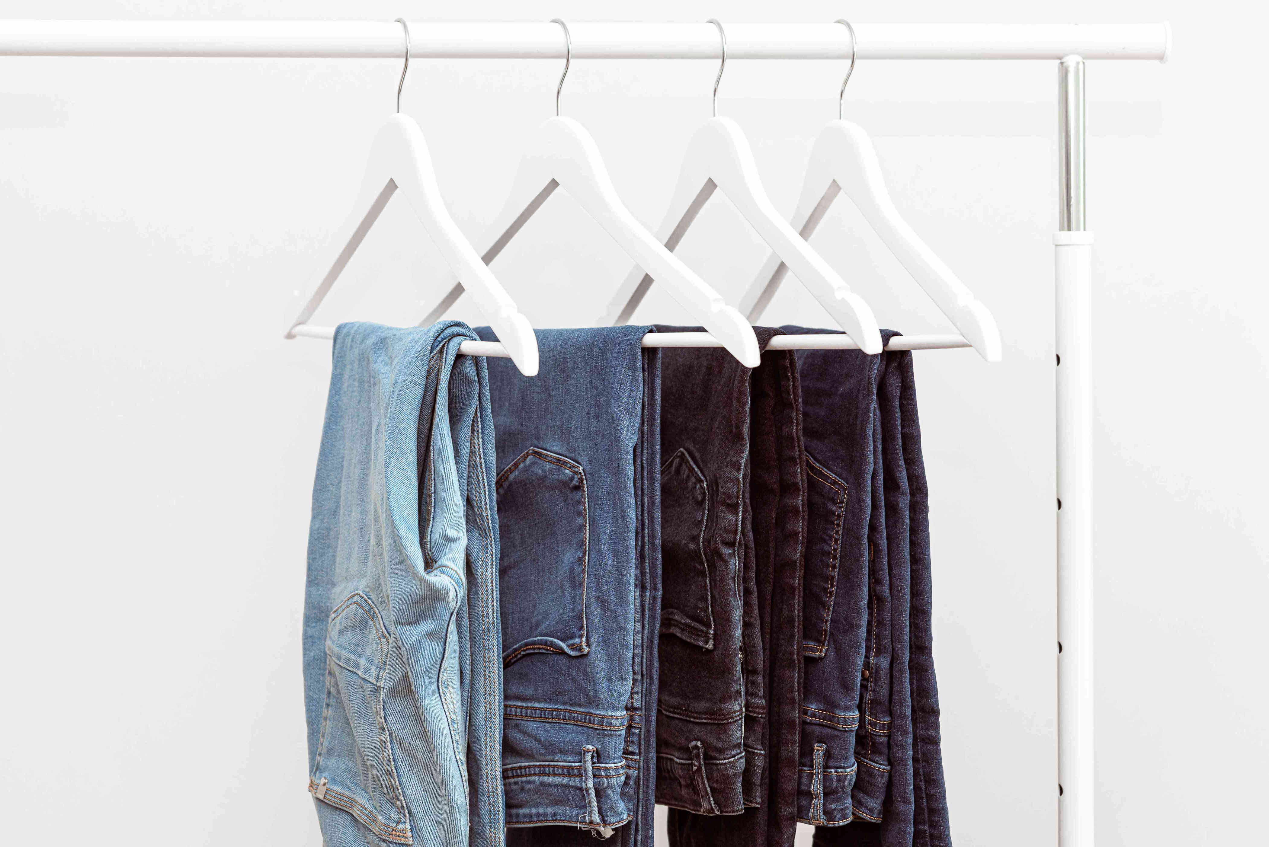 How To Hang Pants On A Hanger 4 Clever Ways   AA1erZU4.img