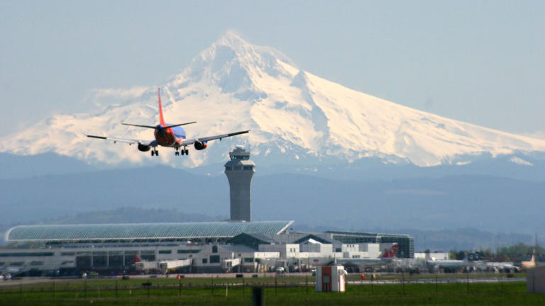 The Best Restaurants, Bars, and Cafes at Portland International Airport ...