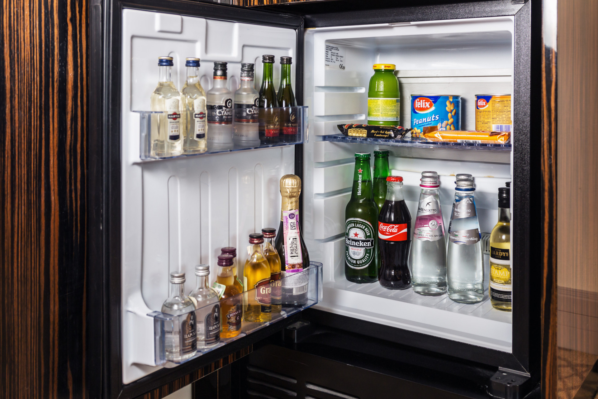 <p>Does your room feature a minibar? If so, is it stocked and included in the price?</p><p>You may also like:<a href="https://www.starsinsider.com/n/443816?utm_source=msn.com&utm_medium=display&utm_campaign=referral_description&utm_content=562106en-en"> Which celebs are fighting to legalize marijuana? </a></p>