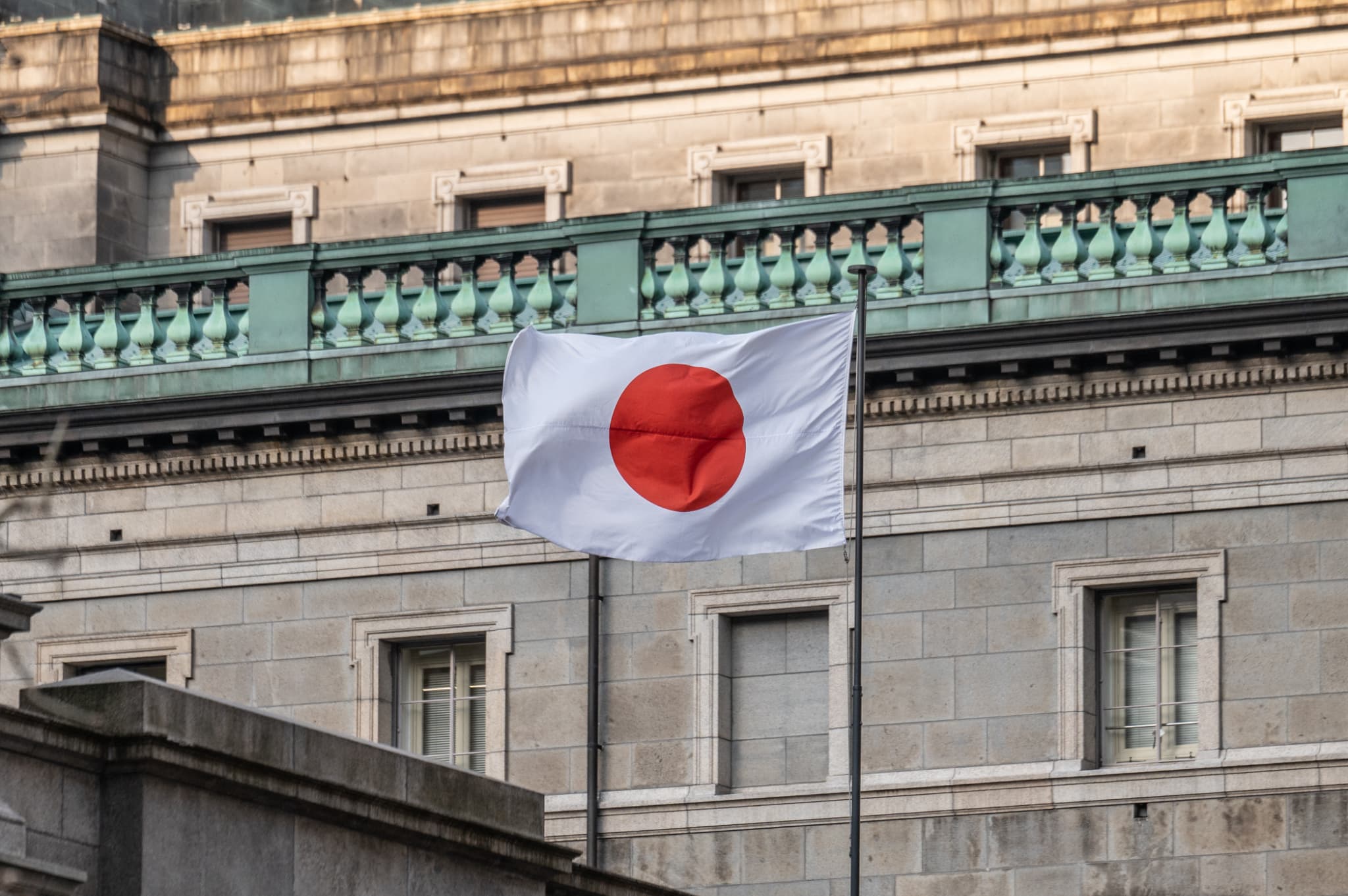 La Banque Du Japon Relève Son Taux Directeur Pour La Première Fois ...