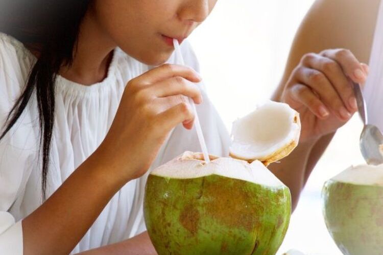 coba 15 hari minum air kelapa setelah lebaran, 5 manfaat ini akan langsung dirasakan tubuh