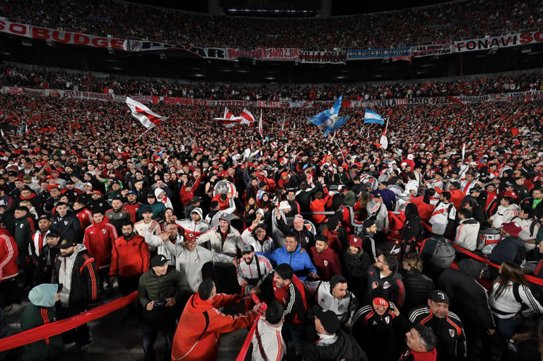 La hinchada celebrando el campeonato