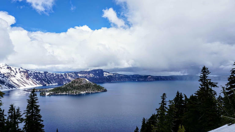 Located in the heart of Southern Oregon is Crater Lake National Park. A lake that is so brilliantly blue and shockingly big, it will take your breath away.  While exploring the park itself is an obvious must-do, there are also […]