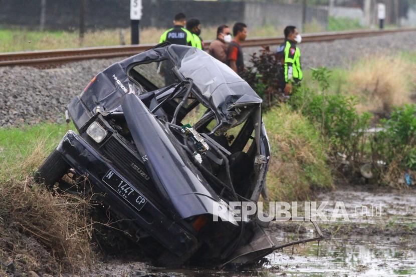 Korban Kecelakaan Kereta Vs Mobil Di Klaten Ternyata Ayah Dan Anak