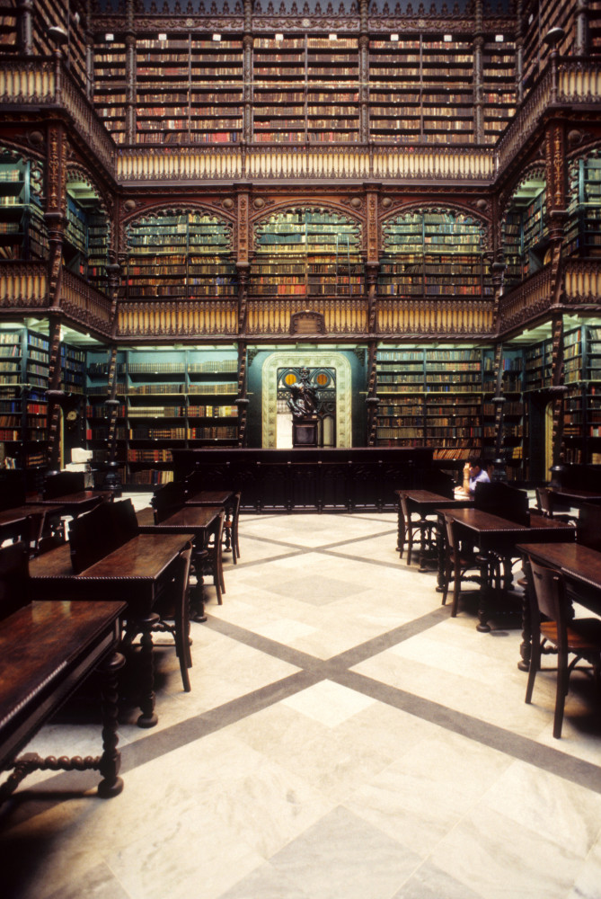 Cette sublime bibliothèque se trouve à Rio de Janeiro...