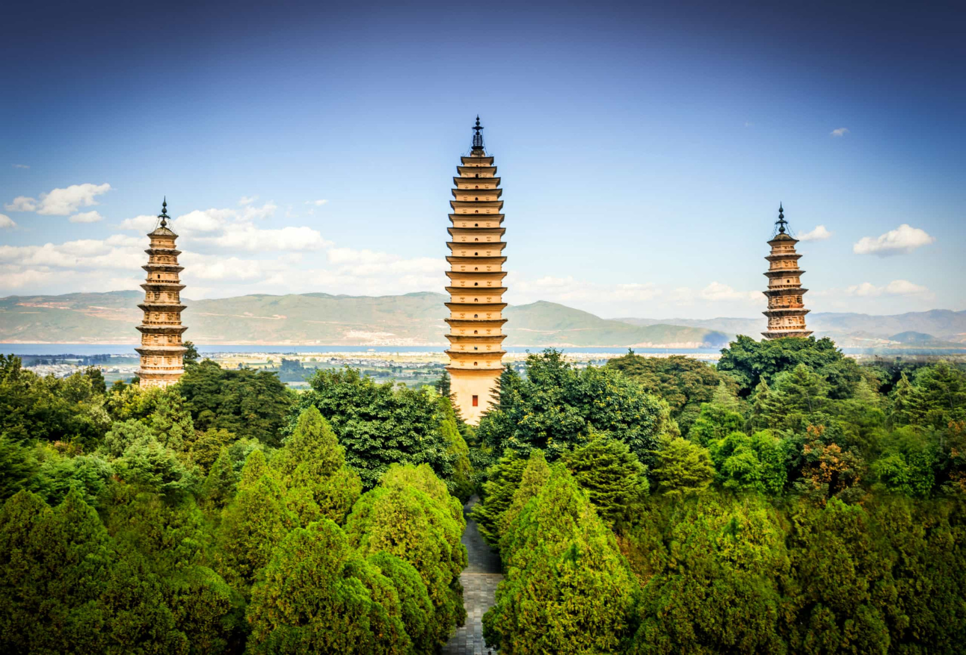 Where to admire the beauty of the pagoda