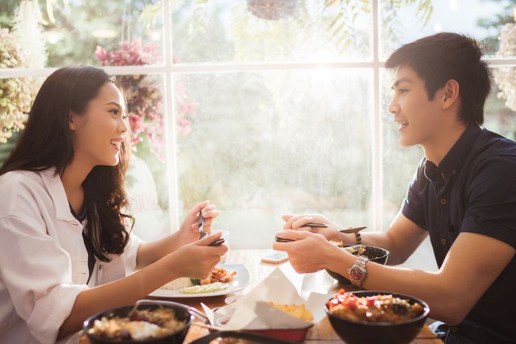 Jantung Berdebar Saat Jatuh Cinta: Normal atau Bahaya?