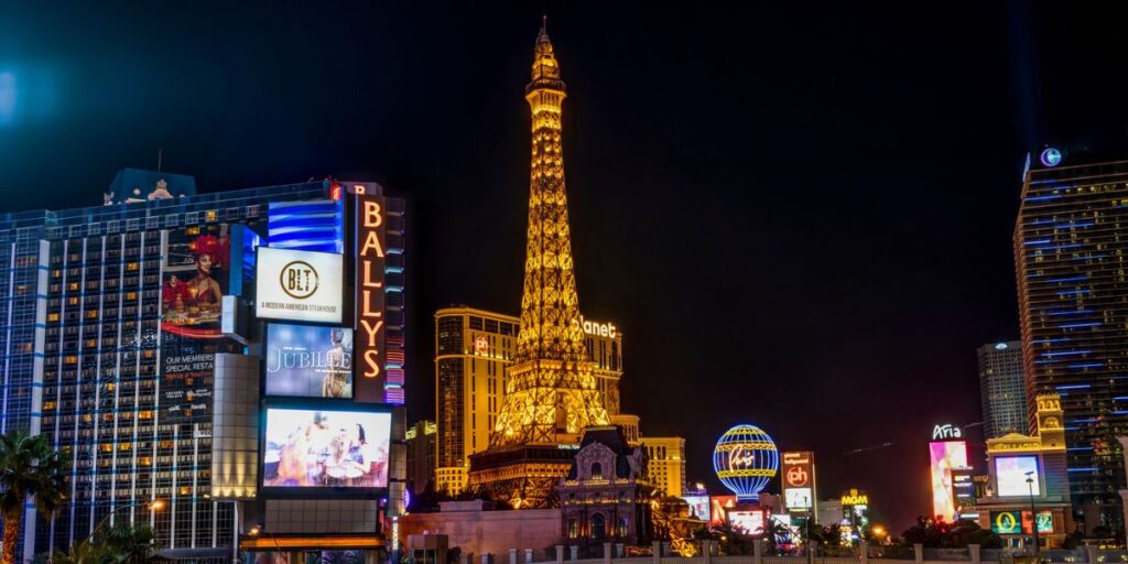<p>Embark on an enthralling journey through the extravagant casinos lining the iconic <a href="https://wanderwithalex.com/las-vegas-off-the-strip/">Las Vegas Strip</a>, all while indulging in a lavish and diverse tasting adventure on this intimate small-group <a href="https://viator.tp.st/28ENfIZ7" rel="noreferrer noopener nofollow sponsored">food tour</a>. Gather at New York New York, around lunchtime, your guide awaiting your arrival, and come prepared with a hearty appetite. As you traverse this dazzling cityscape, pause for an array of delectable bites—from mouthwatering pastrami sandwiches and authentic Neapolitan-style pizza to sumptuous desserts and more.</p>
