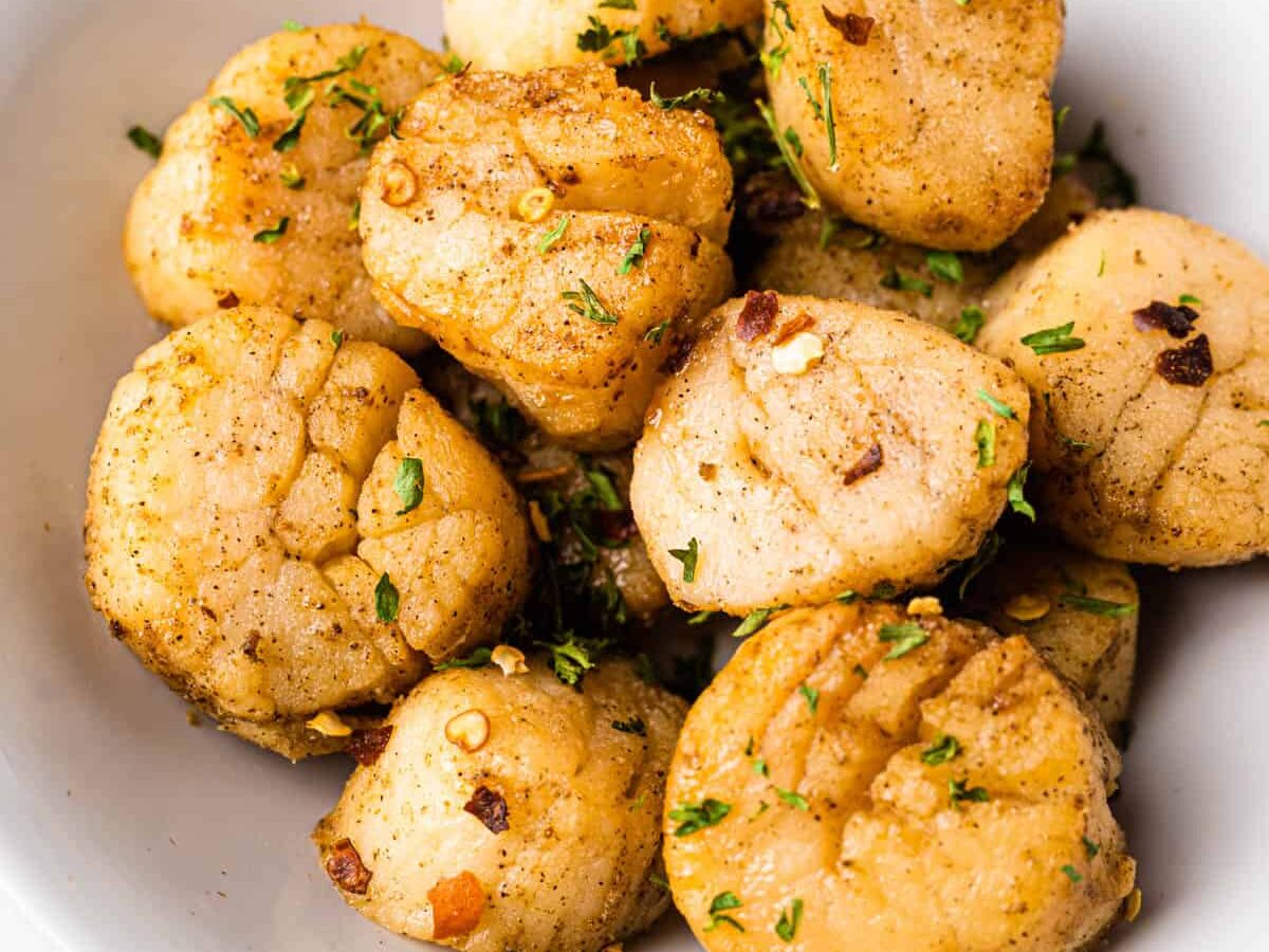 <p>Enjoy a taste of the ocean with these mouthwatering Air Fryer Scallops, cooked to a crispy golden brown on the outside while maintaining their juicy tenderness inside.</p><p><strong>Get The Recipe:<a href="https://lowcarbafrica.com/air-fryer-scallops/"> Air Fryer Scallops</a></strong></p>