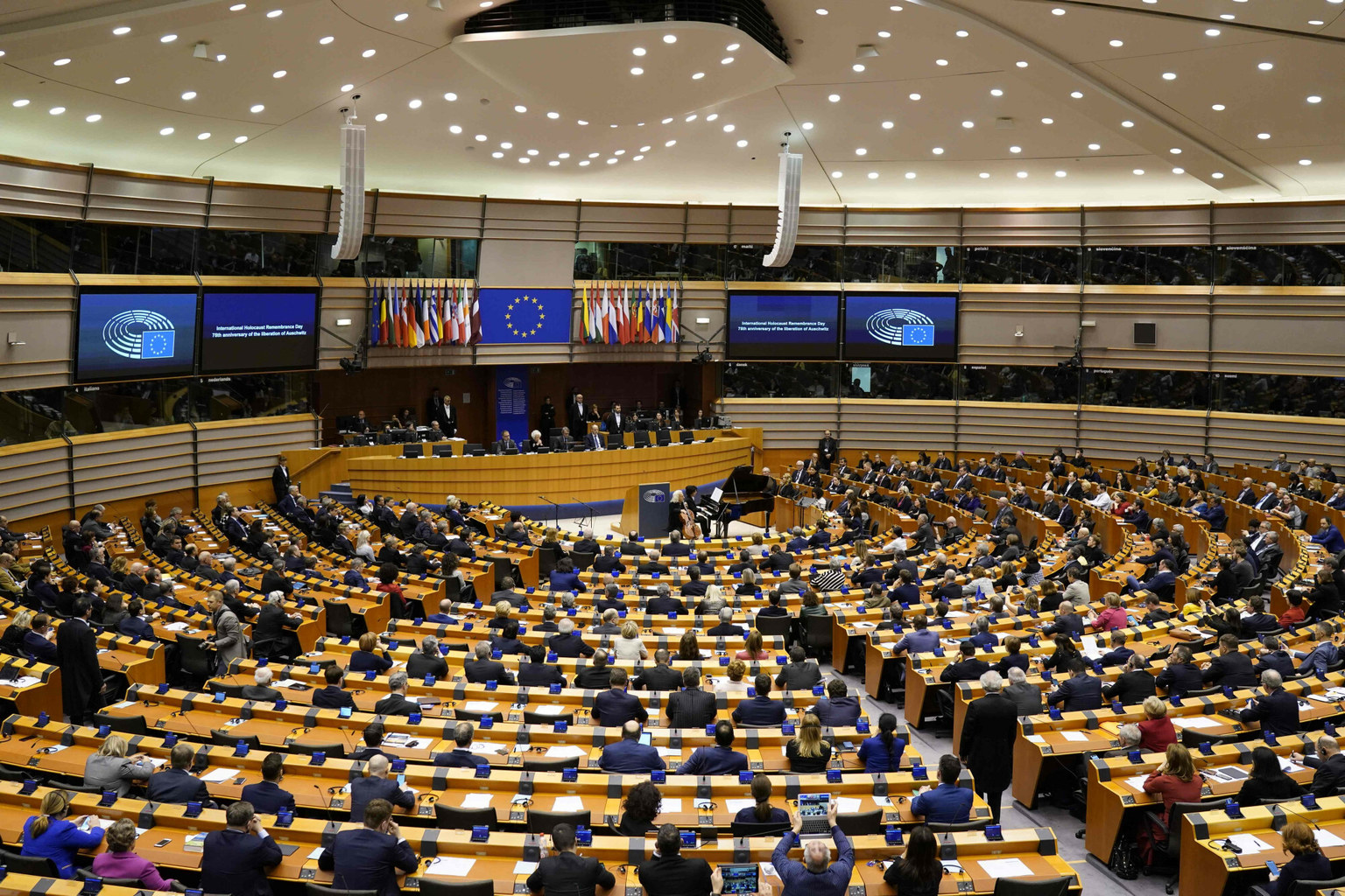 Live eu. Европарламент Греция. Европарламент места. Европарламент лица. Европарламент 2003.