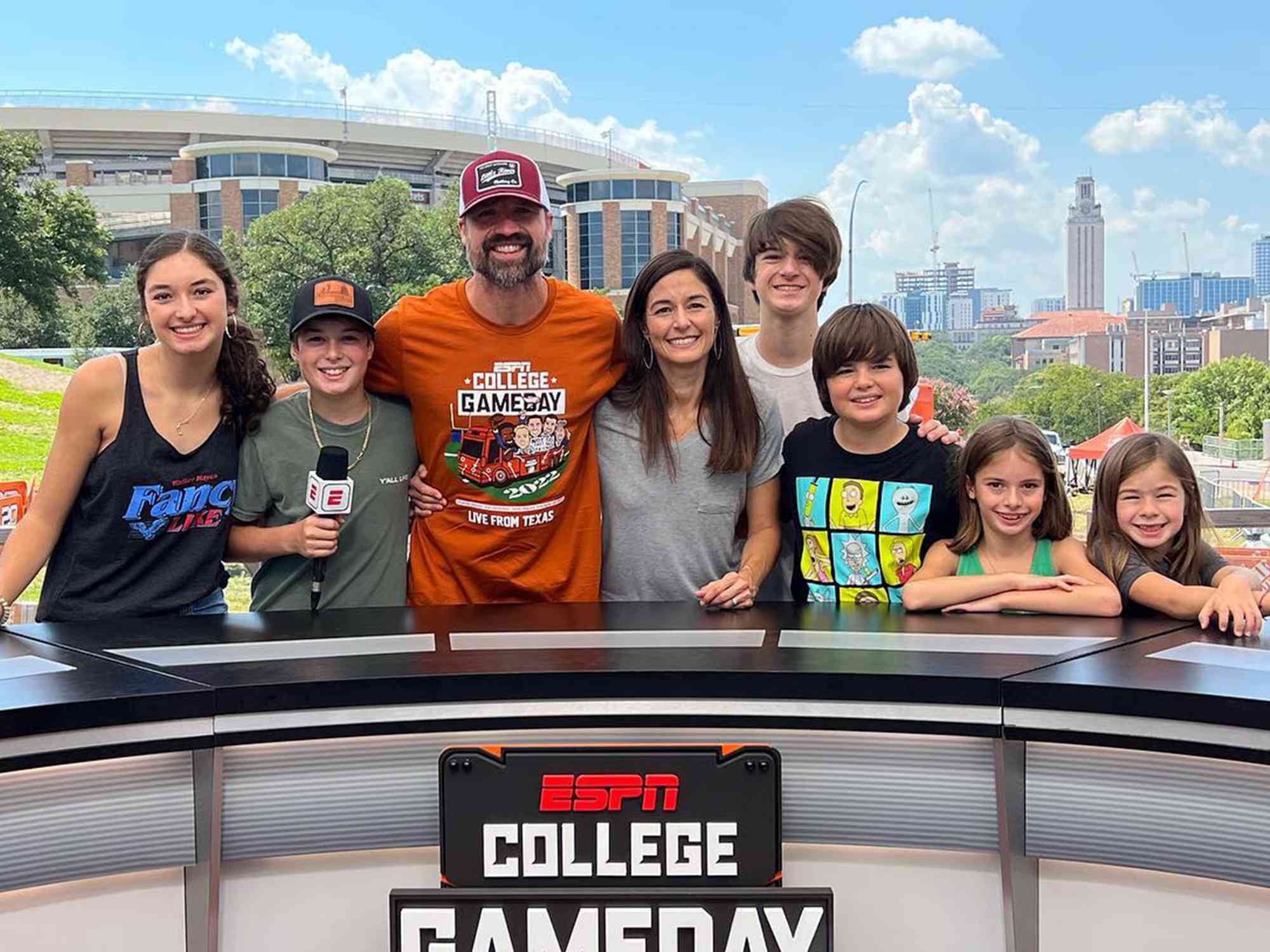 Walker Hayes' Daughters Loxley and Everly Join Dad to Perform Sweet