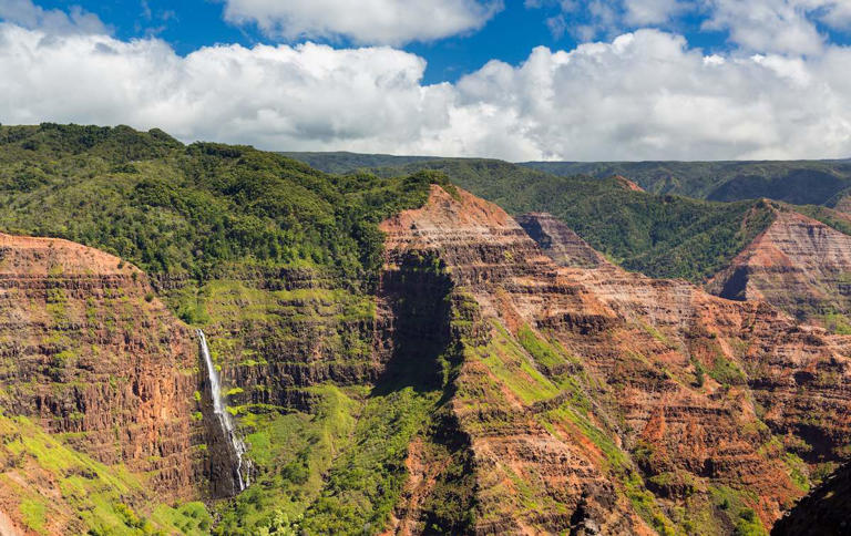 Are you planning a trip to Kauai and want to visit one of the best sights on the island? Scroll to find out the top Waimea Canyon tours worth checking out on your next trip. This list of the best Kauai Waimea Canyon tours was written by Marcie Cheung (a Hawaii travel expert) and contains ... Read more