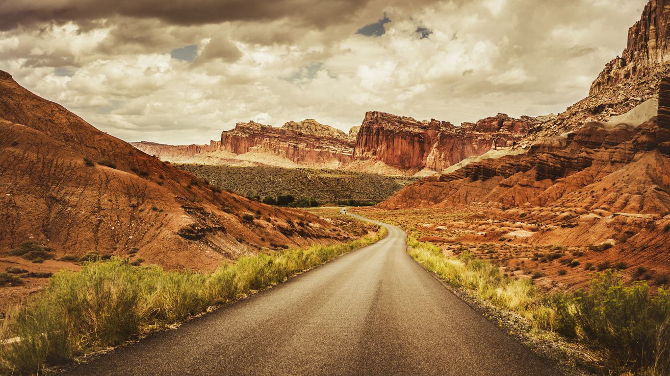 <p>This show-stopping 15-mile stretch of highway south of Sedona offers a mind-blowing representation of the classic West blended with a palpable spiritual energy that has brought soul seekers to the area throughout history. Appeal to a higher authority as you gaze at the rugged rock formations that surround this epic road trip.</p>