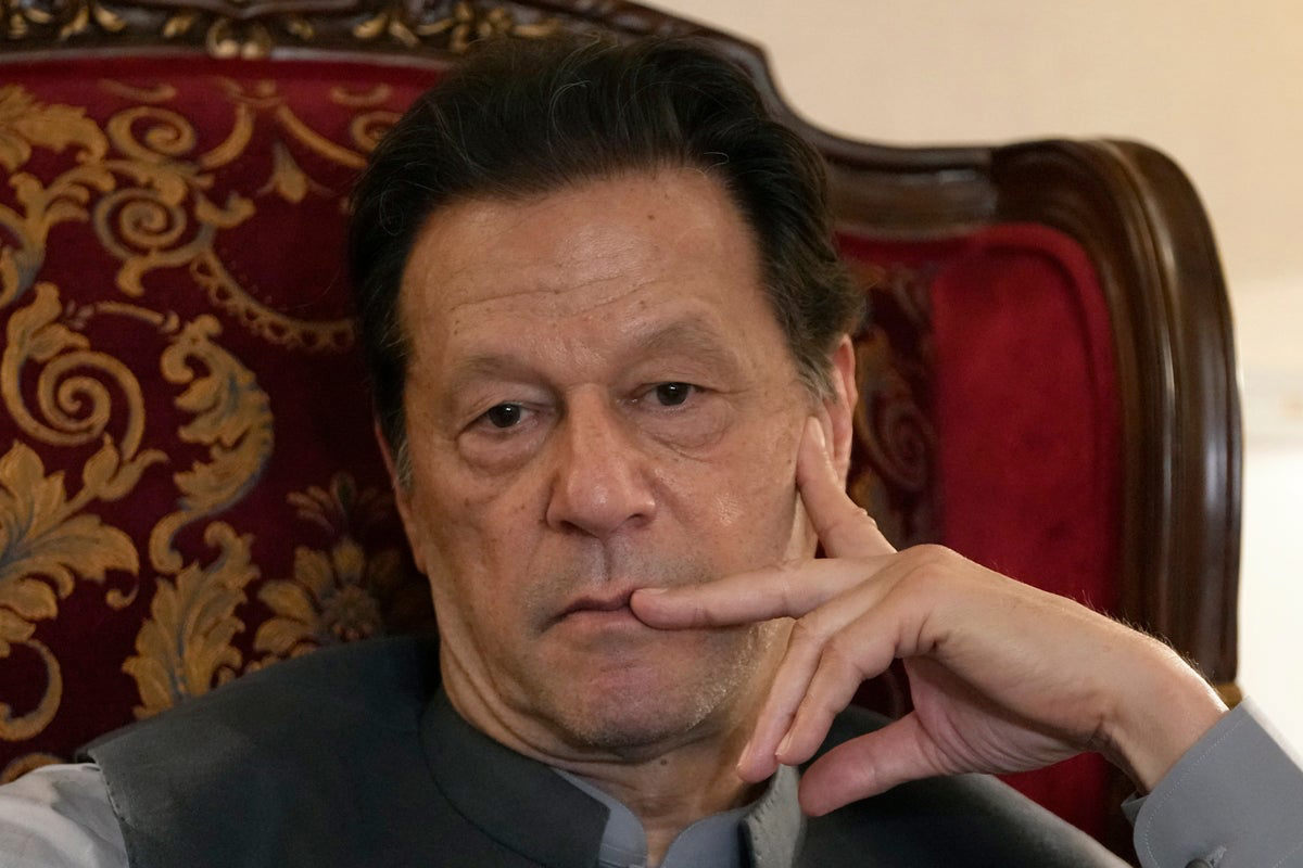Pakistans Imprisoned Former Prime Minister Imran Khan Is Allowed A Brief Visit By His Wife 