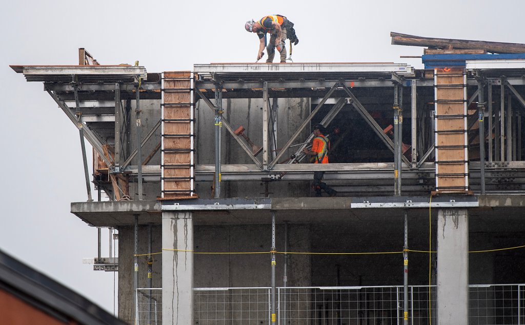 Canada is losing tens of thousands of constructions jobs