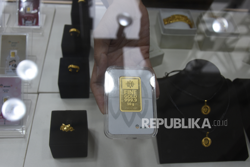 Harga Emas Antam Hari Ini Turun Lagi