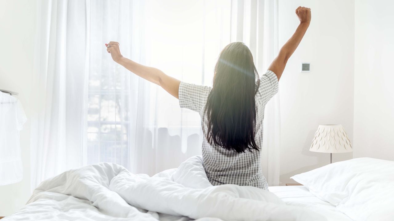 ¿qué es mejor para la salud, despertarse con o sin alarma? la ciencia tiene la respuesta