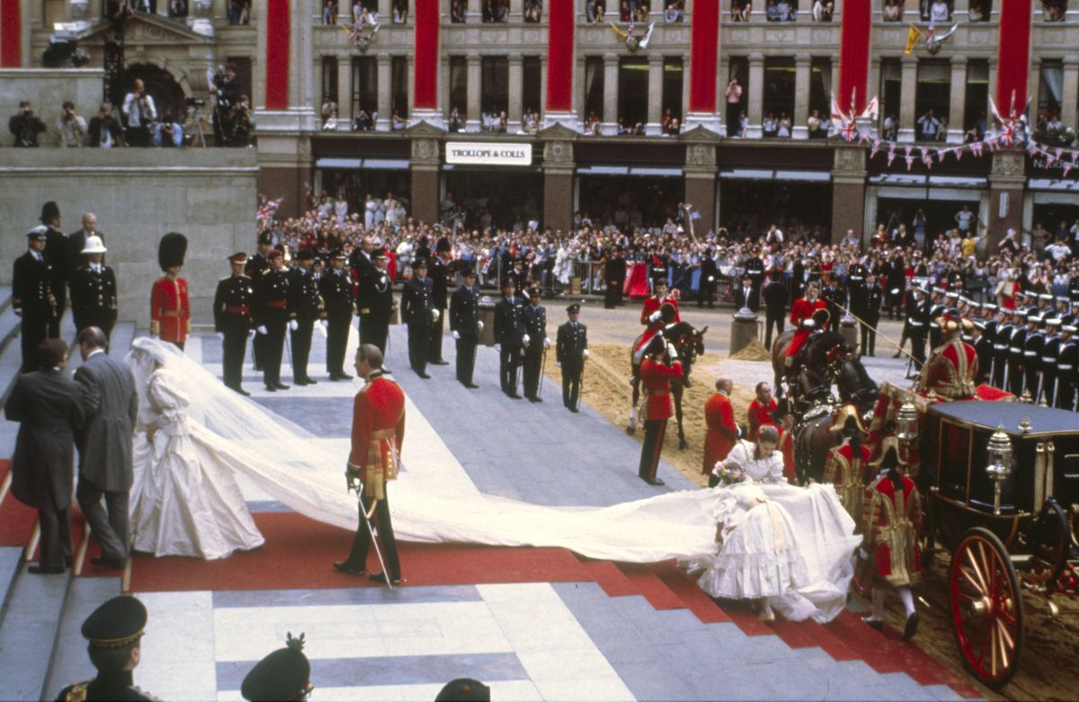 <p>After squishing a 25-foot taffeta train into a small carriage, it fell on the bridesmaids to make sure everything was sorted out before Diana processed up the steps of St. Paul's Cathedral.</p>