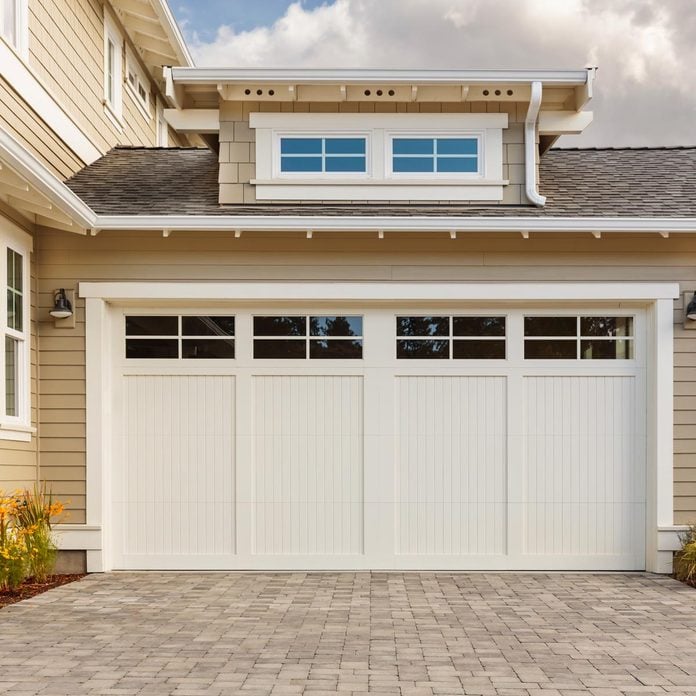 10 Garage Door Paint Ideas   AA1fA3SW.img