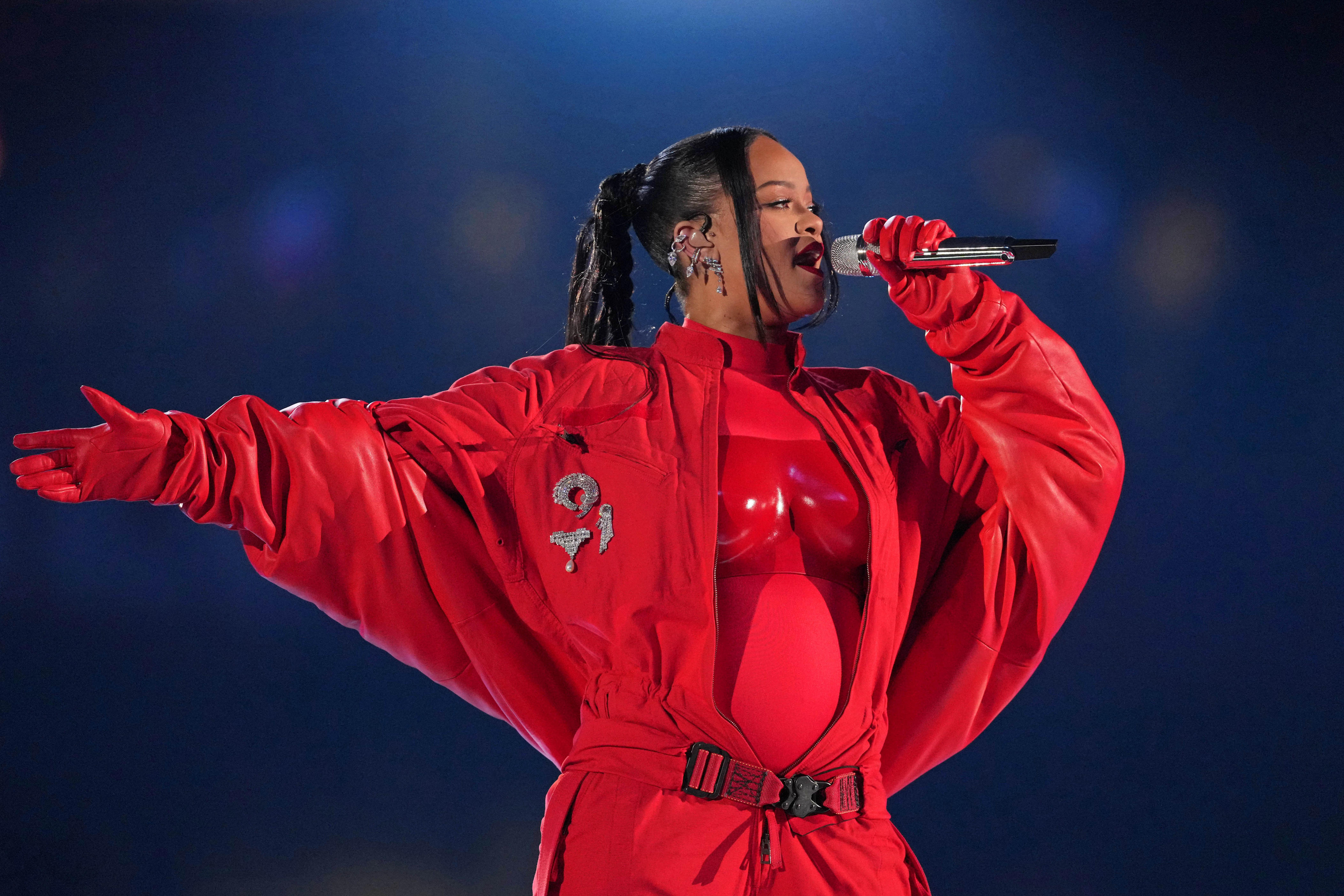 Look Back At Every Super Bowl Halftime Performer Including Michael   AA1fAhMt.img