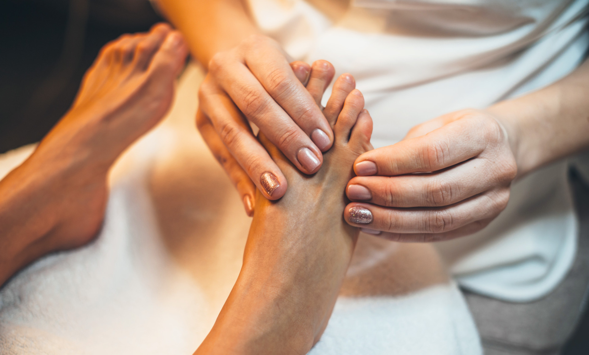 <p>Make sure to choose a reflexologist who is properly trained and qualified. If you notice any red flags or feel uncomfortable for any reason, it's okay to stop the session.</p> <p>Sources: (Verywell Health) (Healthline) </p> <p>See also: <a href="https://www.starsinsider.com/lifestyle/522057/the-mystical-and-powerful-plants-of-ancient-medicine">The mystical and powerful plants of ancient medicine</a></p>