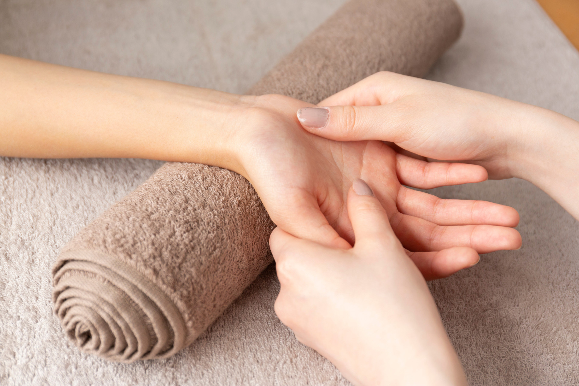 <p>Support for reflexology largely comes from anecdotal sources, meaning people who say it helped them. The fact that many people seem to feel better after reflexology sessions certainly helps its case! </p>