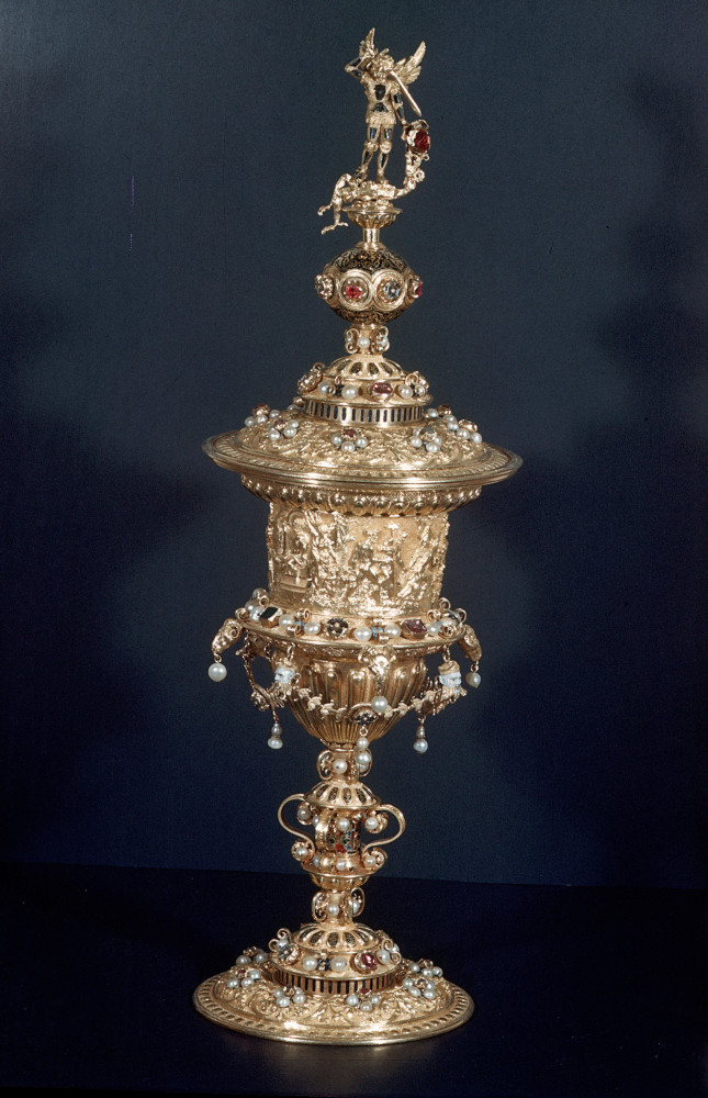 IN PHOTOS 5 tips to style oversized and exaggerated silhouettes