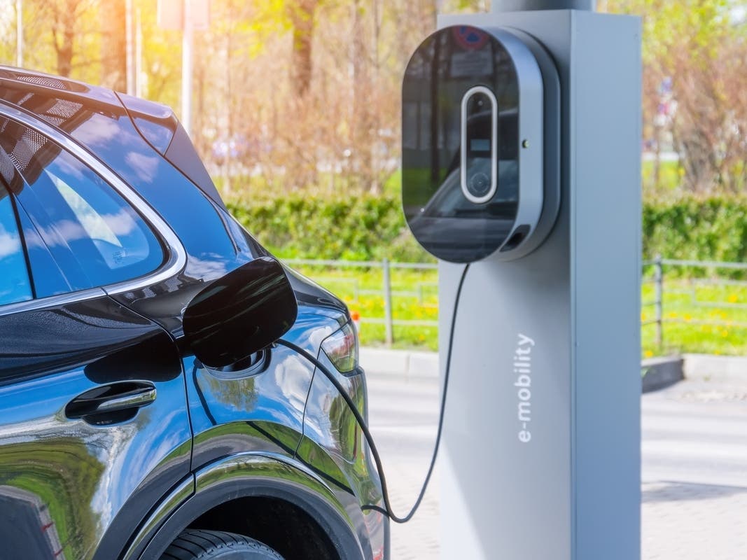 pseg-long-island-delivers-30k-to-long-island-cares-for-ev-charging
