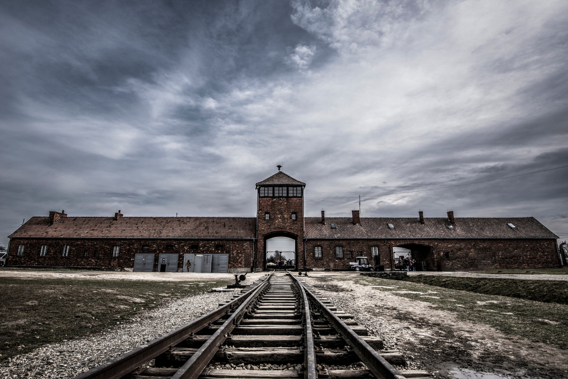 <p>Son nom même évoque des images d'horreur et de souffrance inimaginables. Auschwitz reste en effet l'une des destinations les plus tristement célèbres au monde. Et même ceux qui ont un moral d'acier ne peuvent s'empêcher de frémir à l'idée de ce qui s'y est passé !</p>