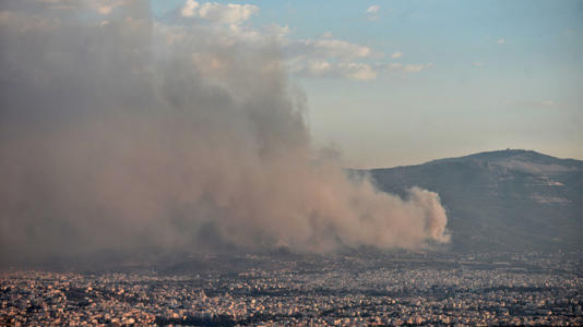 Φωτιά στην Πάρνηθα: Ο καπνός σκεπάζει τον ουρανό της Αθήνας - Δείτε φωτογραφίες και βίντεο