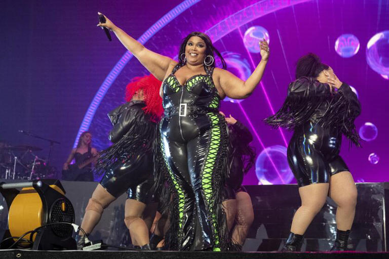 Lizzo performs a medley at the MTV Music Video Awards at the Prudential Center on Aug. 28, 2022, in Newark, N.J. ((Amy Harris / Invision/AP))