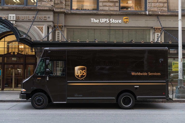 UPS sets holiday hiring plans, introduces new features for shippers
