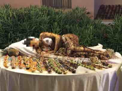 Golfo Aranci (Sassari), donna ricoperta di cioccolato nel buffet di un hotel: è bufera