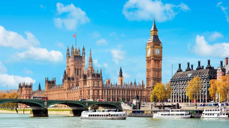 Are you planning a family trip to London? With these tips, you can enjoy a London family vacation on a budget that won't break the piggy bank.