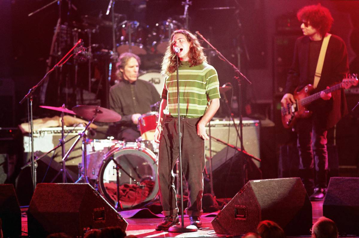 <p>The Doors were finally inducted into the Hall of Fame in 1993. Since their iconic frontman Jim Morrison passed away in 1971, Eddie Vedder from Pearl Jam honored him with a performance.</p> <p>Vedder put on quite the show and did a better job than most people could. </p>