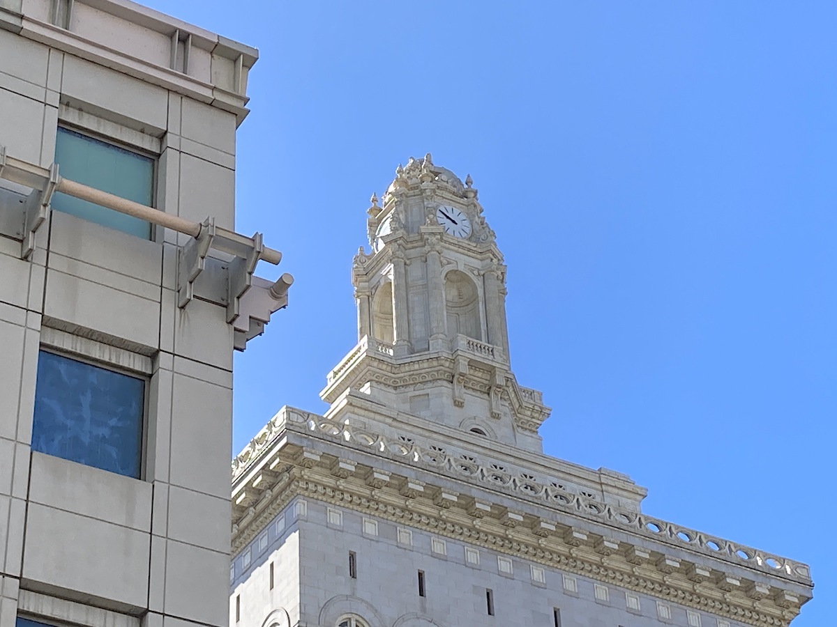 How should Oakland set its mayor’s salary?