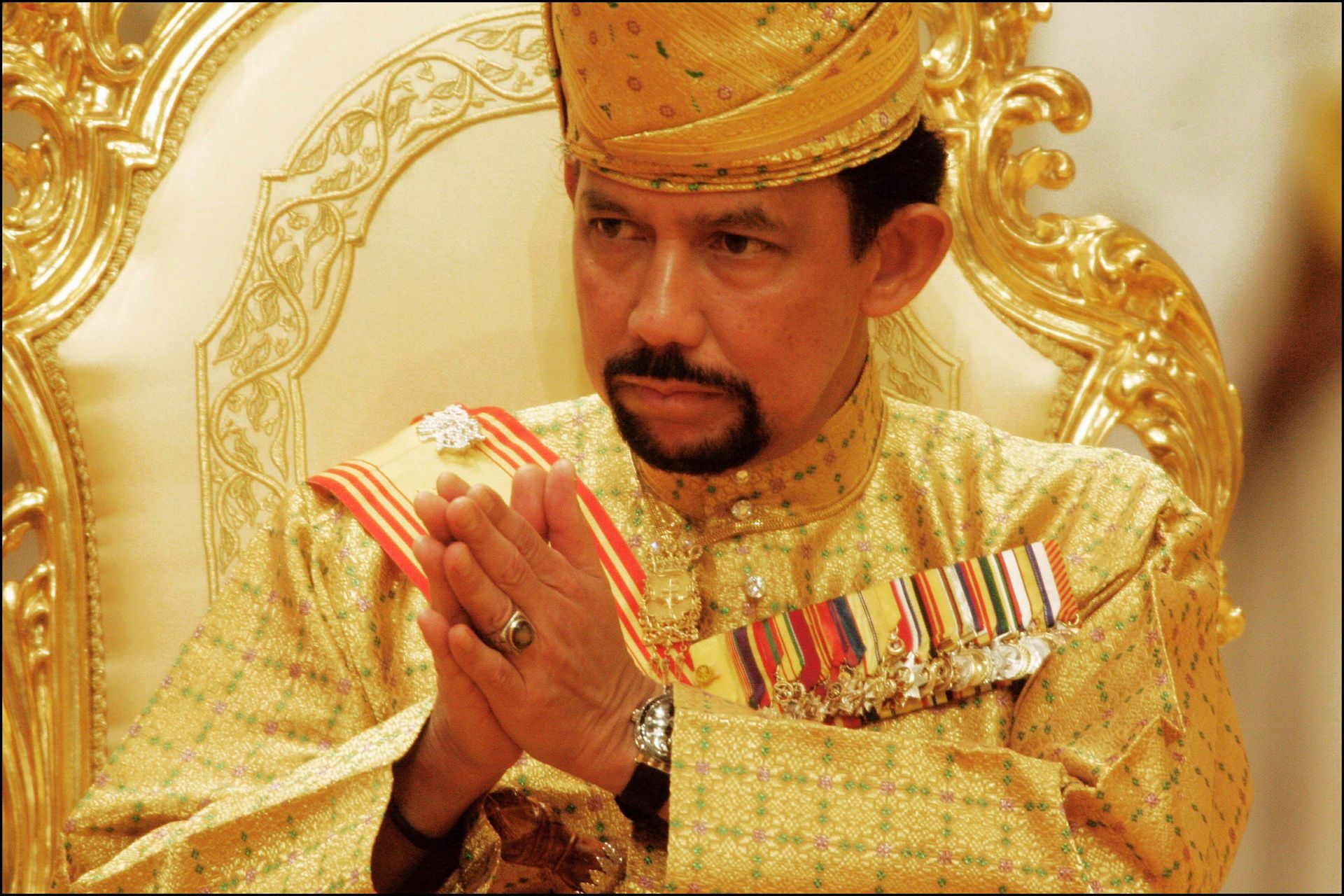 Самый богатый король. Брунея Хассанал Болкиах. Хассанал Болкиах дворец.