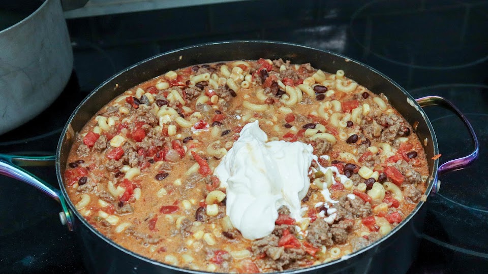 American Goulash Is Made With Ground Beef, Tomatoes, And Macaroni In A ...