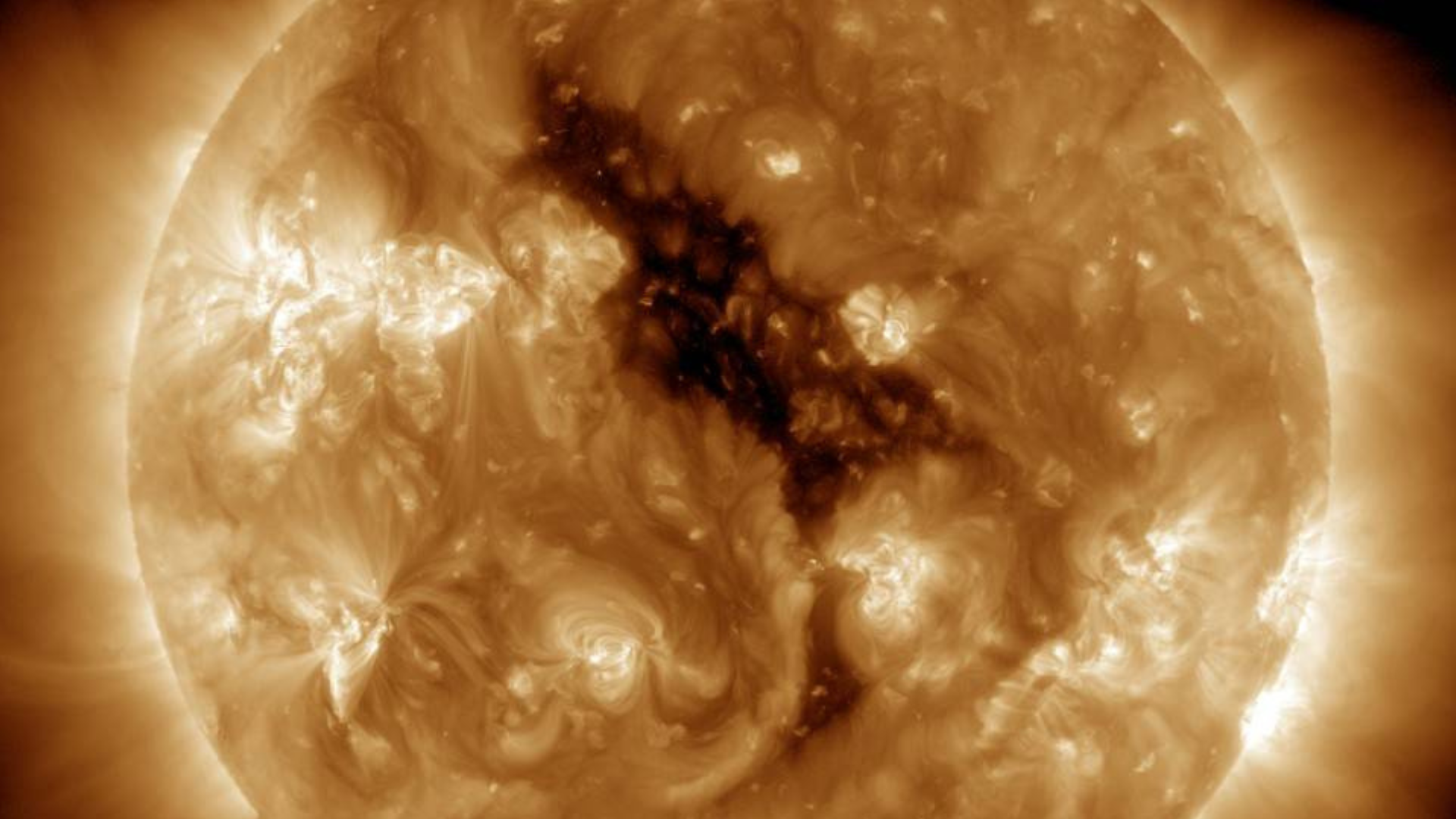 Solar Orbiter observes rapid, tiny jets on sun that may be the solar ...