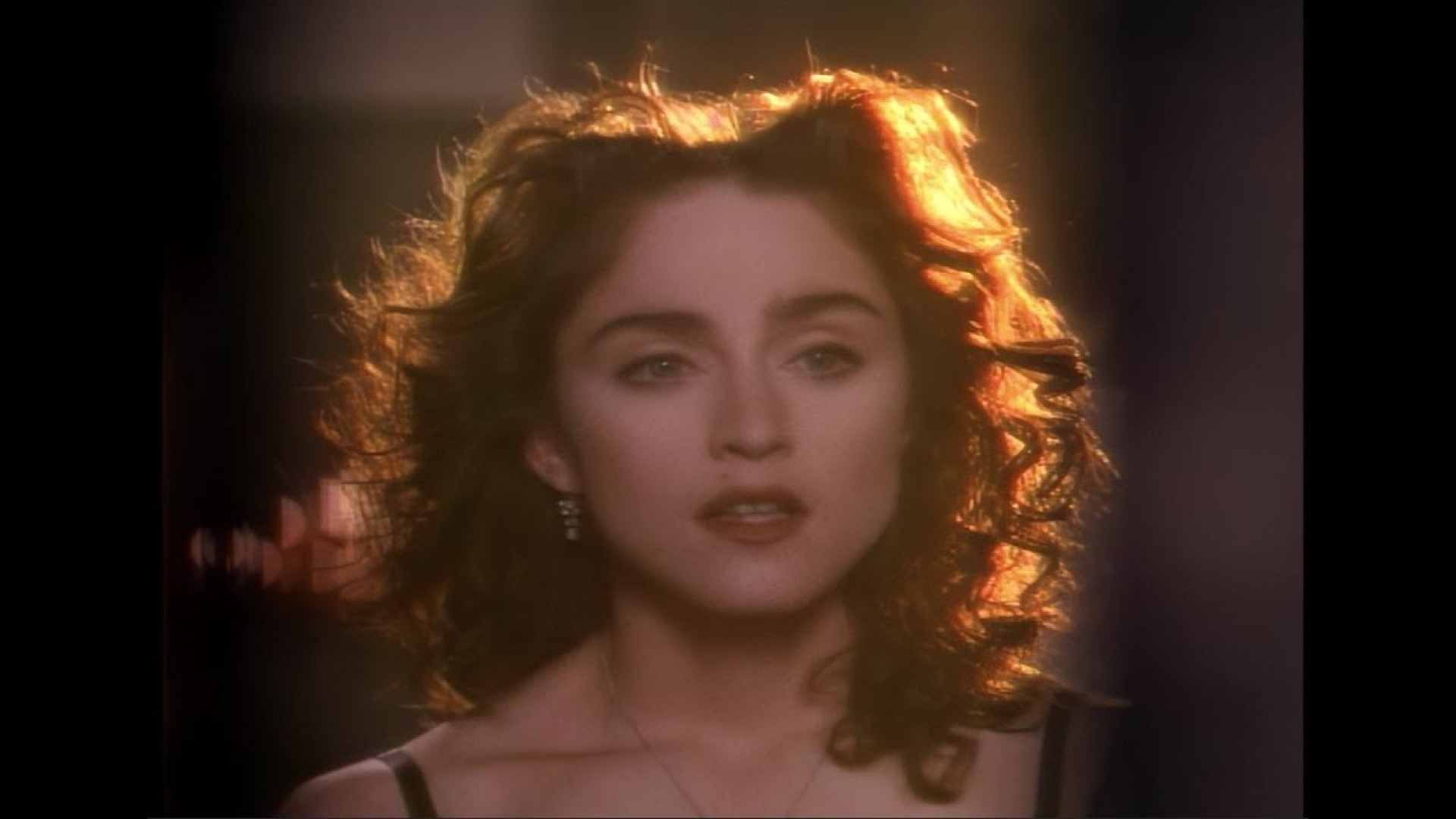 Песня и не мадонне я молюсь. Madonna 1989. Madonna 1989 like a Prayer. Мадонна в молодости like a Prayer. Мадонна в клипе like a Prayer.