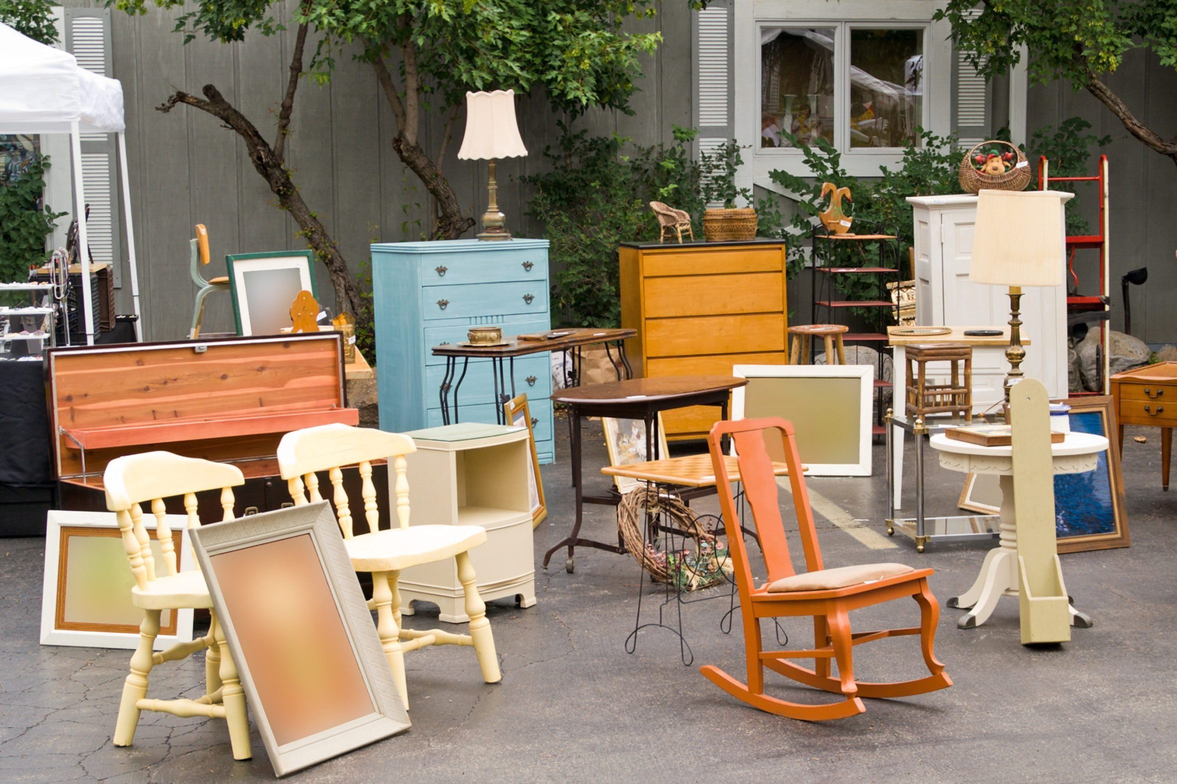 8 Ways To Get Rid of Old Furniture