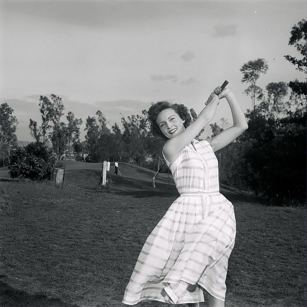 Candid photos from behind the scenes of classic celebs