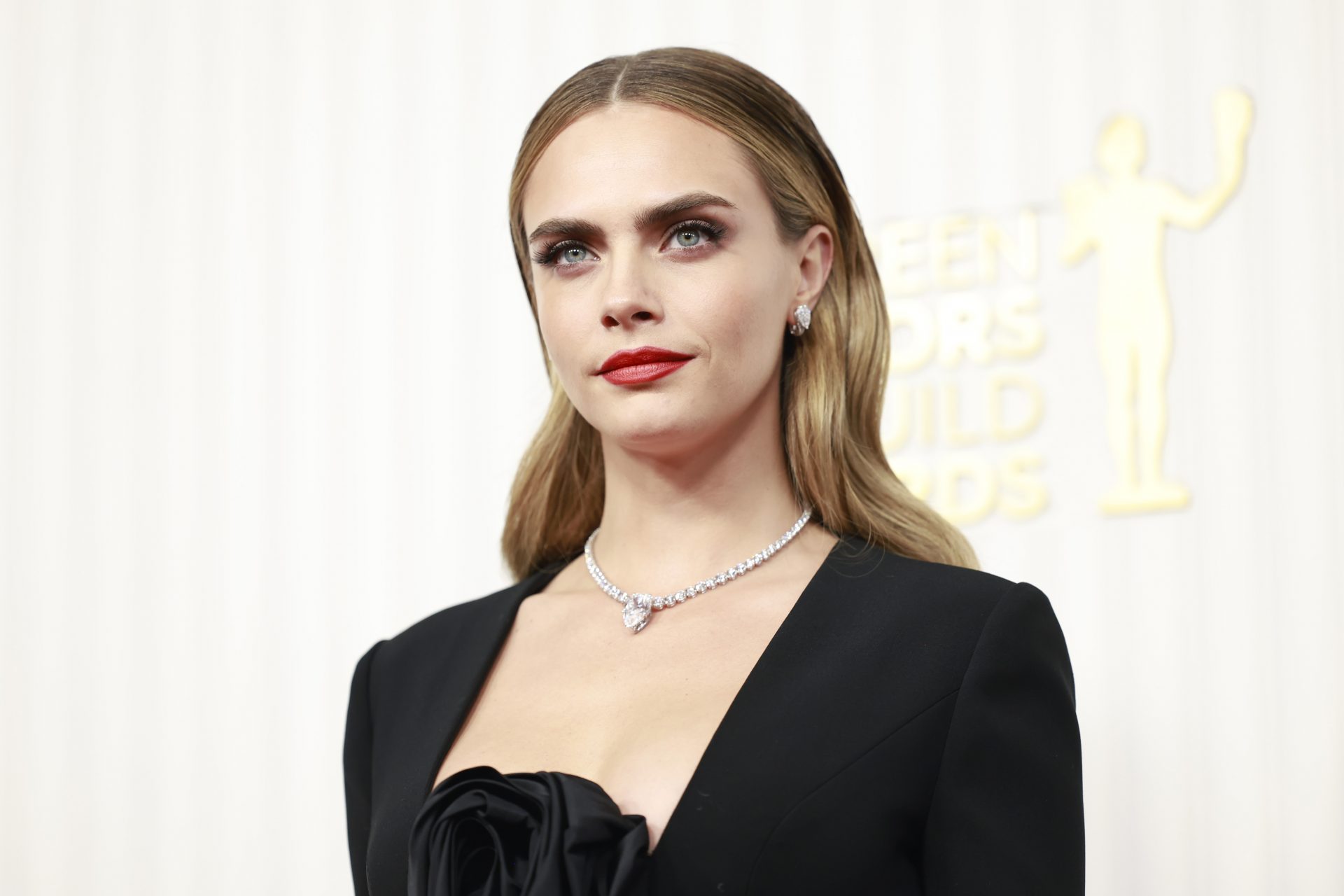 <p>Cara Delevingne comes from a family of aristocrats. She grew up in a Belgravia mansion in London. Her father is a major property entrepreneur and her mother is a "personal shopper", who is very close to the Duchess of York, Sarah Ferguson. Without forgetting his grandmother, lady-in-waiting to Princess Margaret.</p>