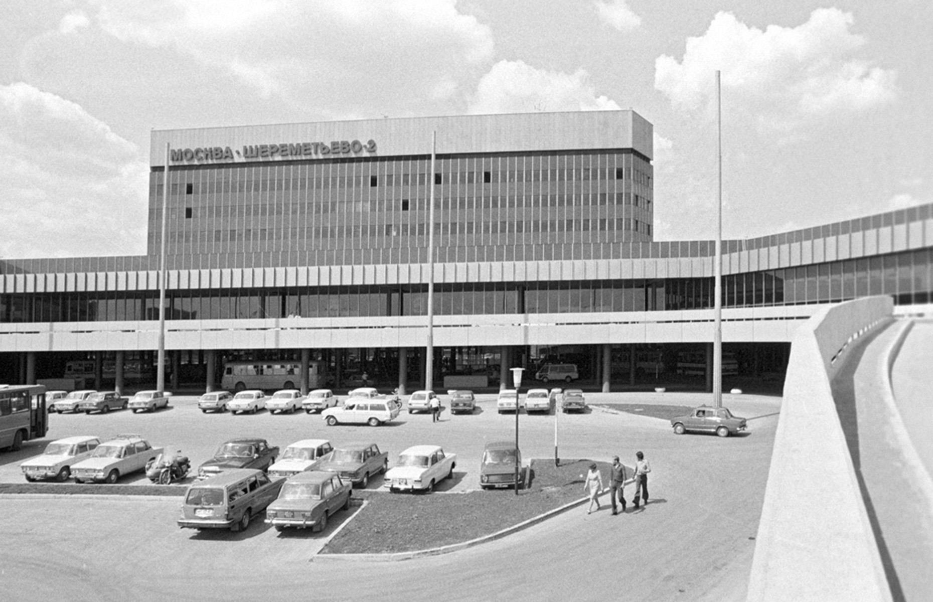 Then and now: what the world's airports used to look like