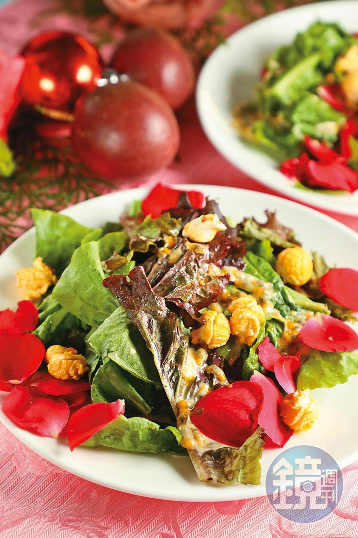 季節沙拉「盛夏陽光」可一口氣吃到在地農場出產的8種生菜。