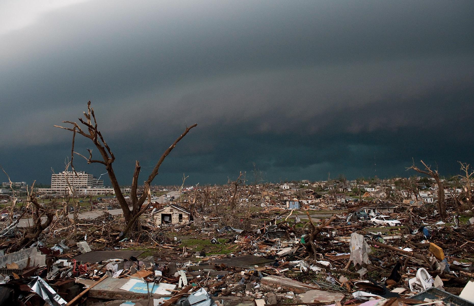 После бури будет. Разрушения после Торнадо. Джоплин Торнадо. Tornado Joplin Missouri 2011. Штат Миссури США Торнадо.