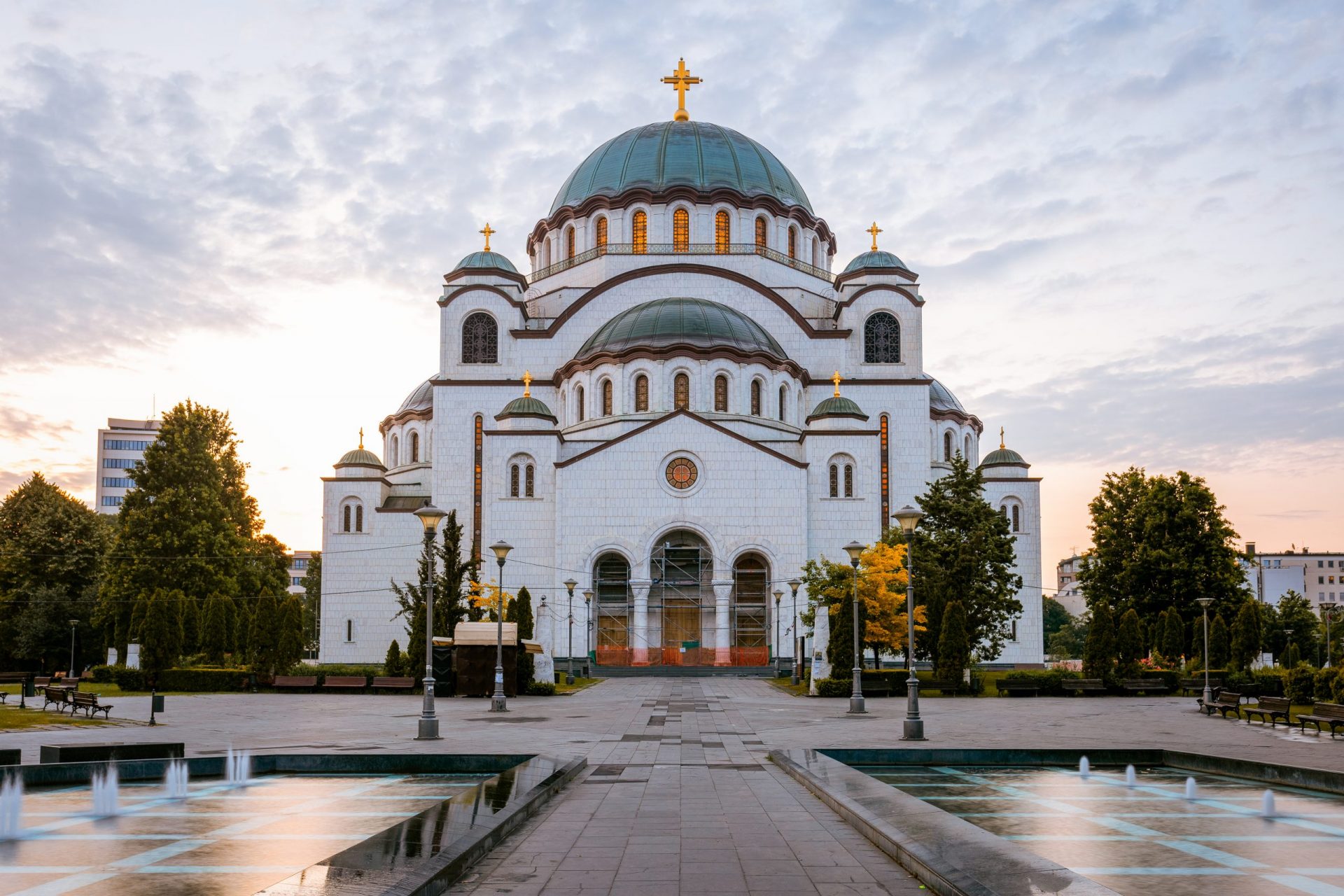<p>Belgrade is a very interesting cosmopolitan city to discover. The capital of Serbia has various points of interest, such as the bohemian district of Skadarlija, the fortress of Kalemegdan Park, and the Saint-Bava church (photo), which is the largest Orthodox temple in the Balkans.</p>