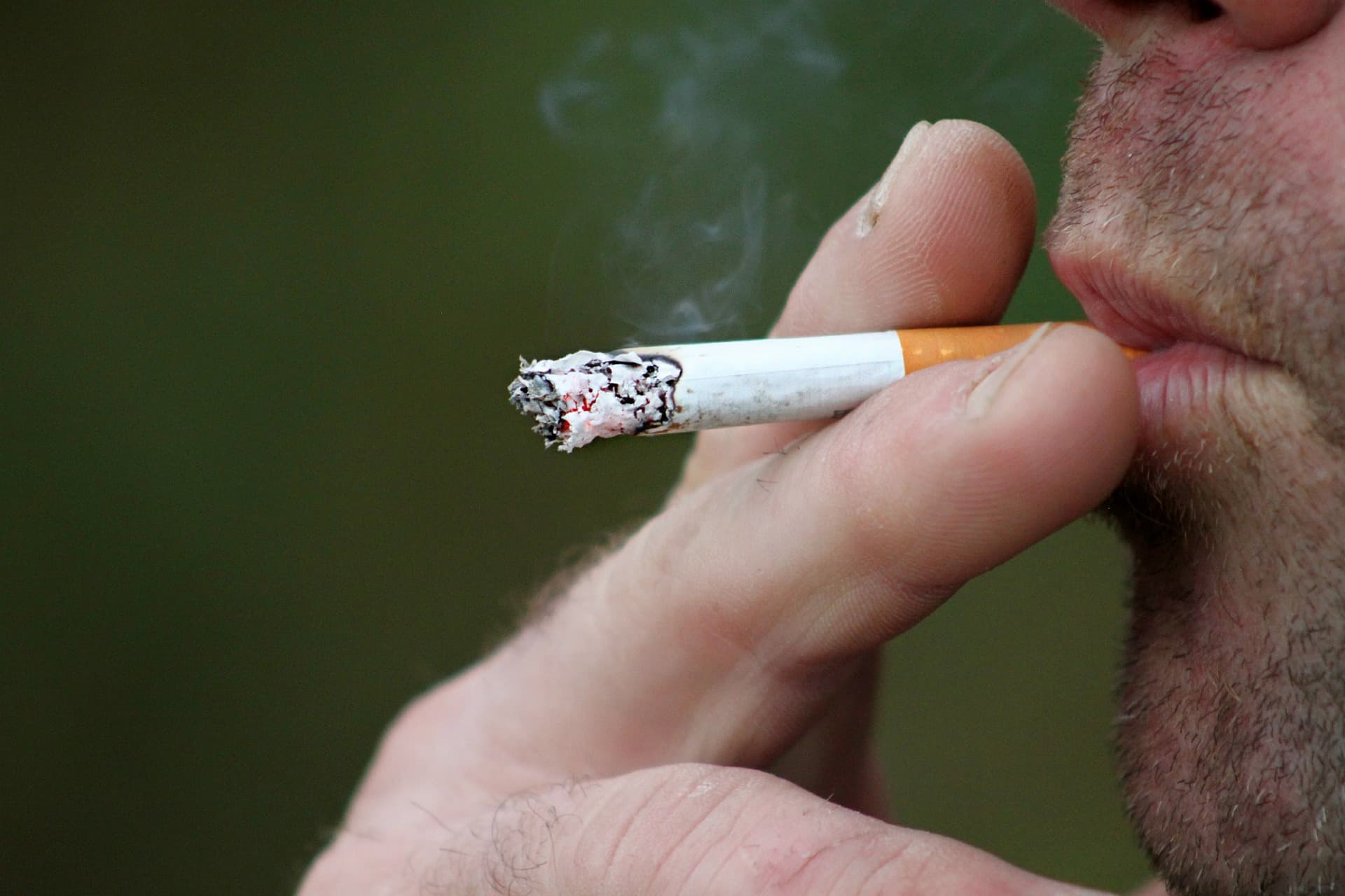plan anti-tabac: l'interdiction dans les parcs ou sur les plages peut-elle être efficace?