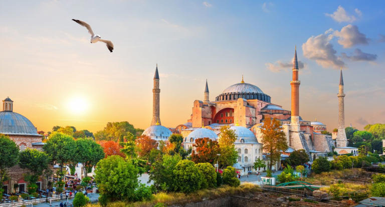 10 Things To Do On A Layover In Istanbul, Türkiye